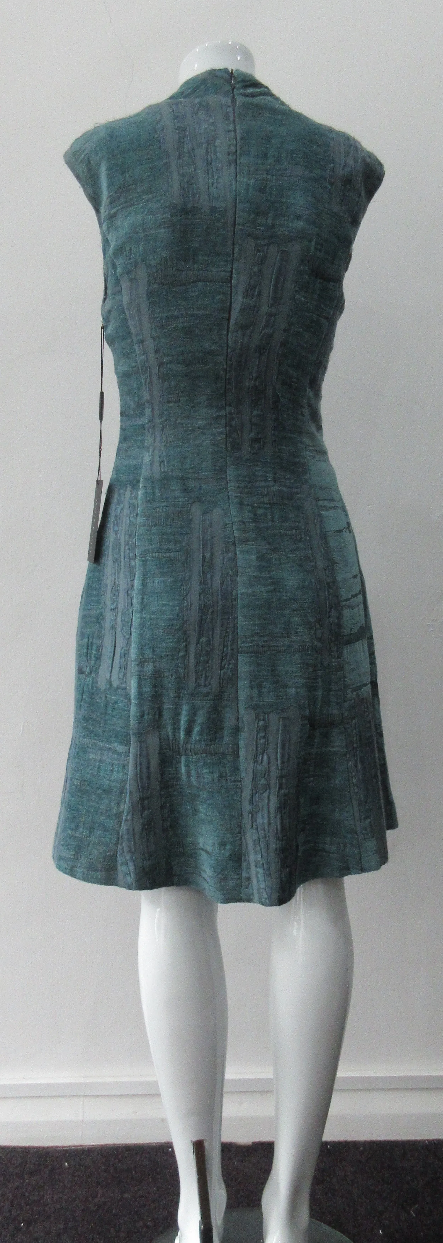 090130 -Round Seam Dress