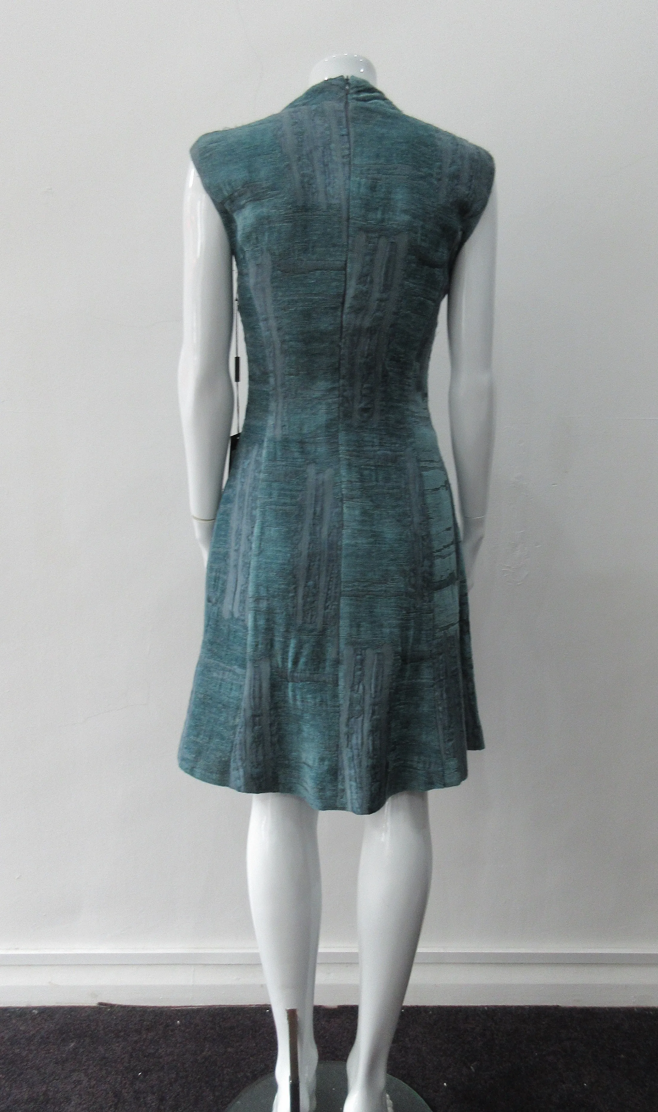 090130 -Round Seam Dress