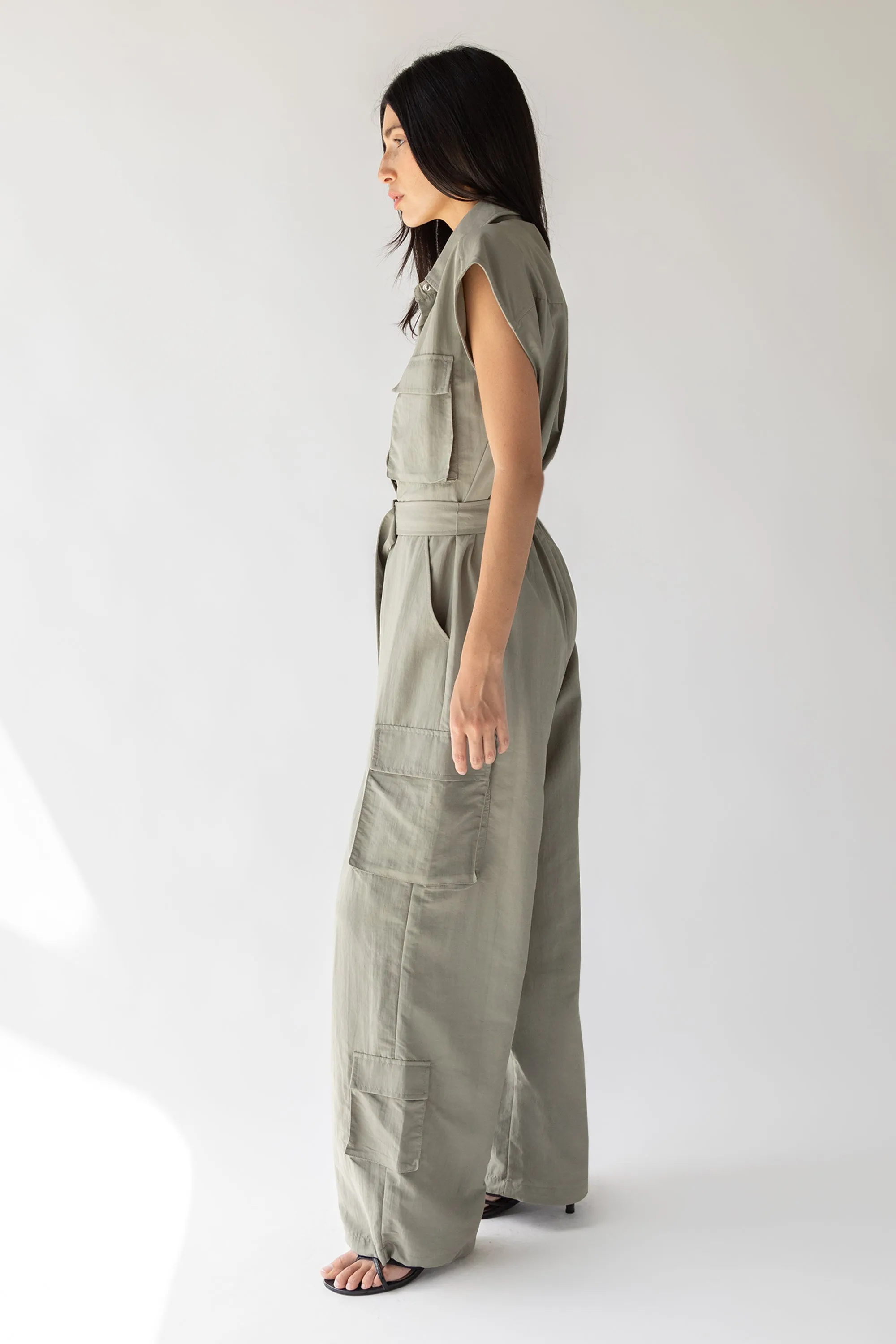 SLEEVELESS CARGO JUMPSUIT