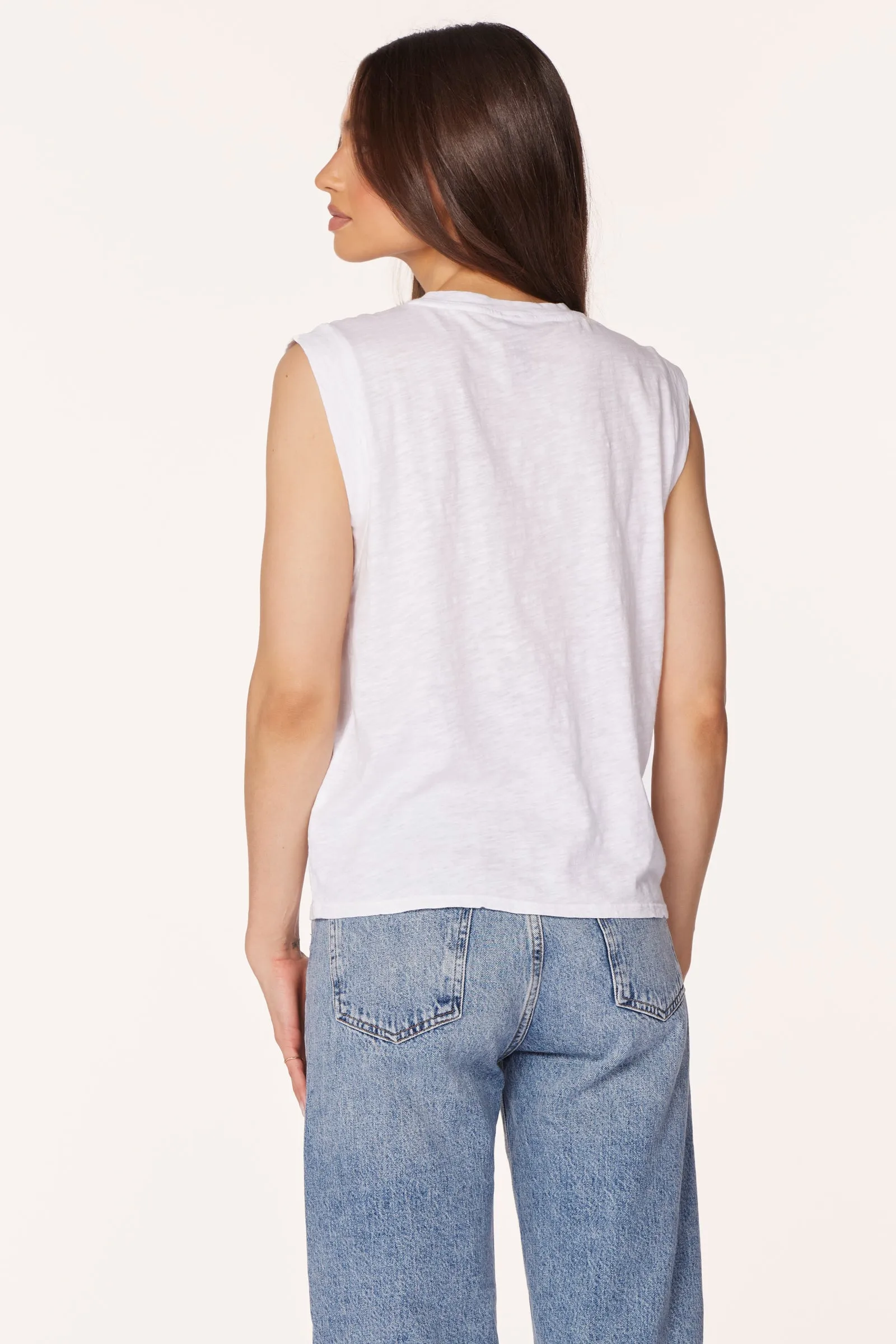 SLEEVELESS CREWNECK TOP