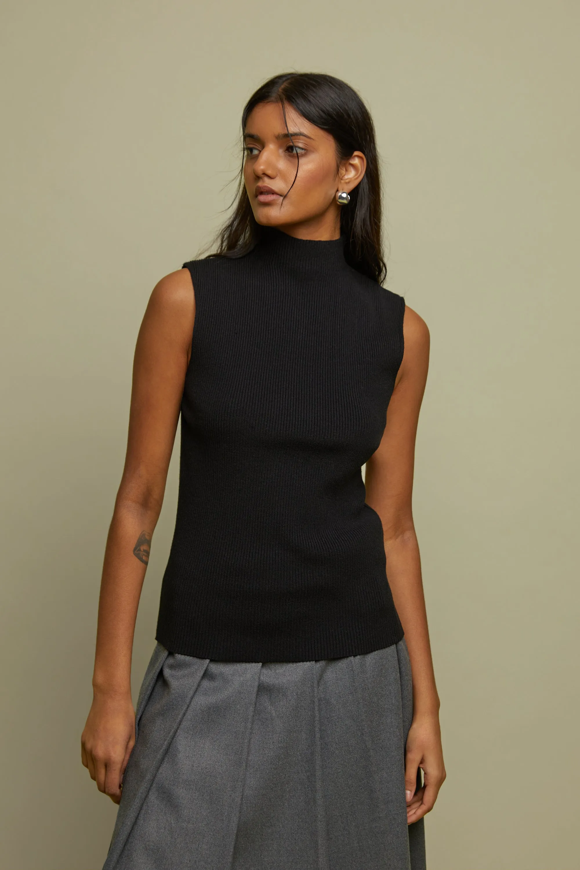 SLEEVELESS MOCKNECK SWEATER