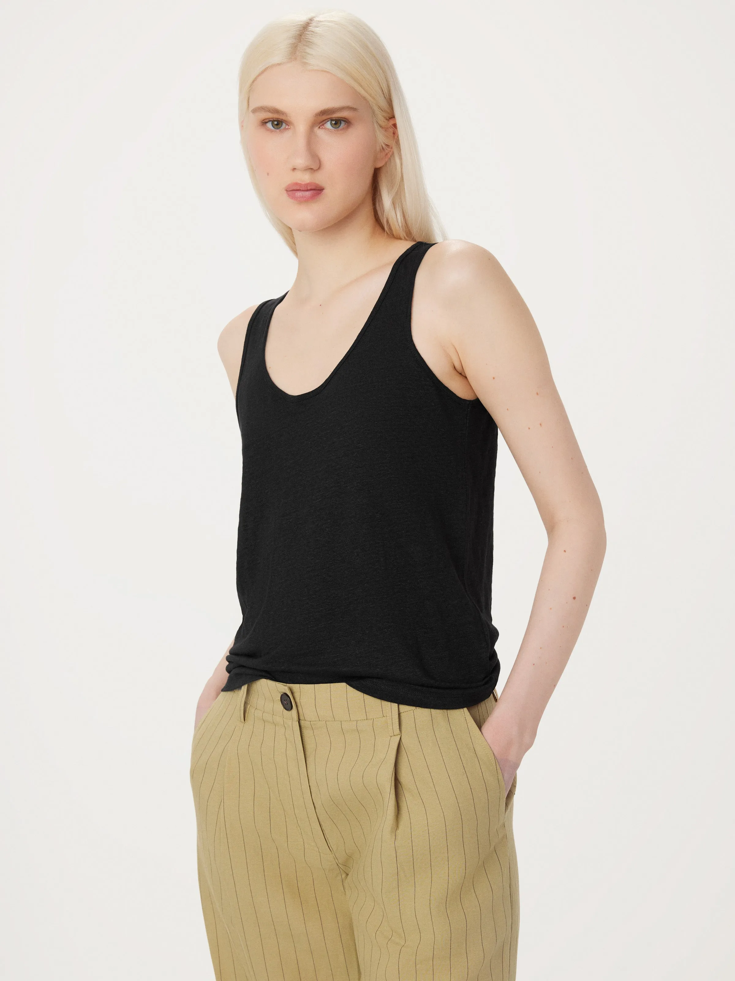 The Linen Tank in Black